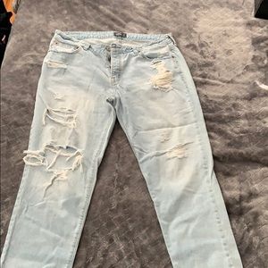 Abercrombie & Fitch Slim Boyfriend fit, low rise.